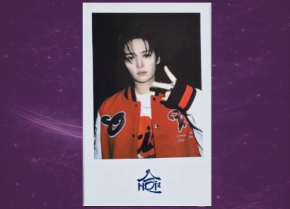 Lee Know 合 (HOP) POP-UP STORE Photocard